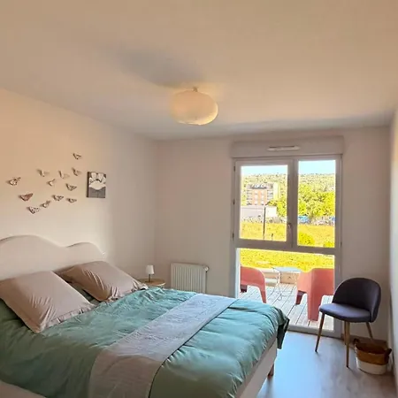 Apartment T2b Proche Centre Avec Parking Prive Gratuit Et Terrasse *