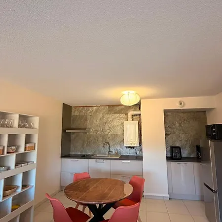 Appartement T2b Proche Centre Avec Parking Privé Gratuit Et Terrasse Espalion