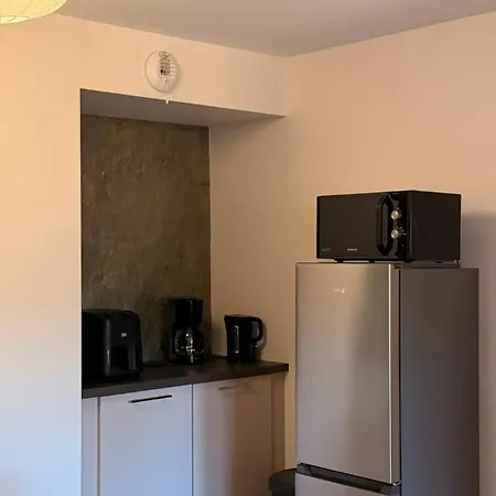 Apartment T2b Proche Centre Avec Parking Prive Gratuit Et Terrasse *