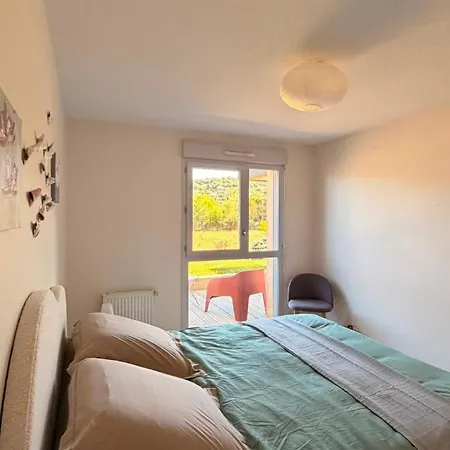 Appartement T2b Proche Centre Avec Parking Privé Gratuit Et Terrasse